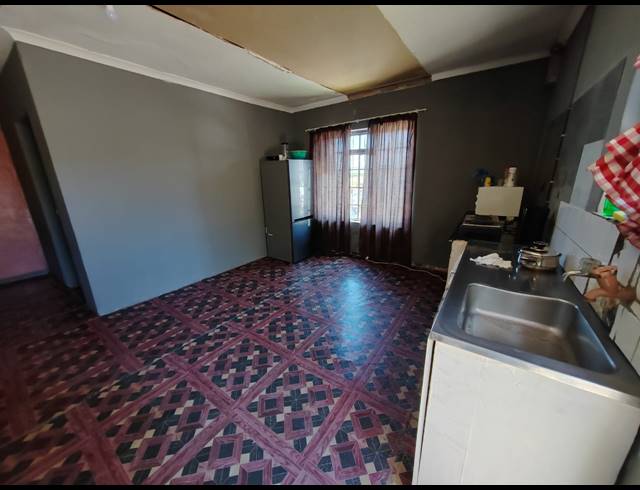 6 BEDROOM HOUSE FOR SALE IN MALIBU VILLAGE